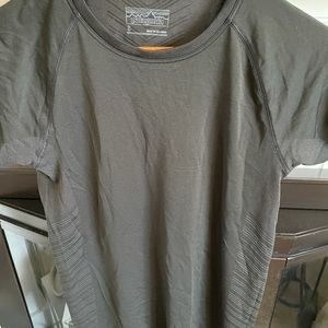 Women’s shirt sleeved Patagonia shirt